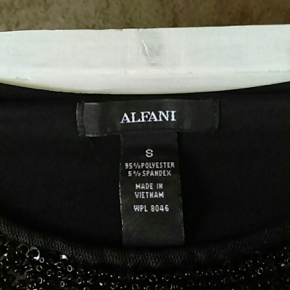 Dress - Picture 4 of 4